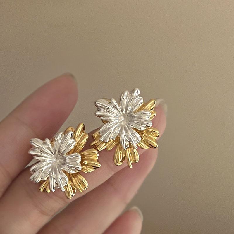 Exaggerated Metal Flowers Zircon Stud Earrings For Women Fashion Gold Color Hollow Round Temperament Earrings Zircon Party Gifts