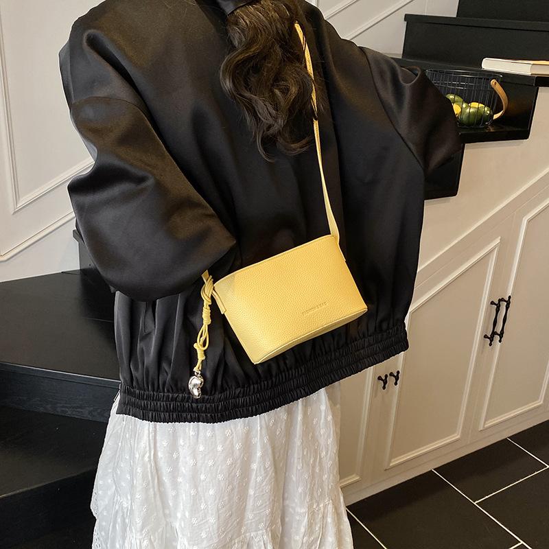 Niche Design Casual Shoulder Bag Women'S Commuter Oblique Span Small Bag Hand Carrying Bucket Bag