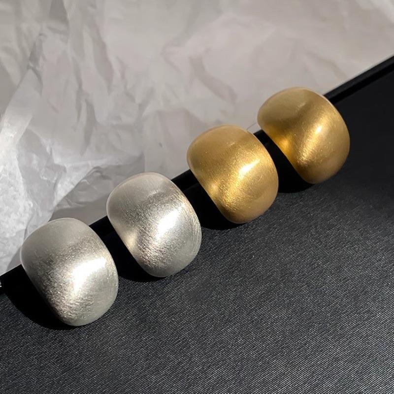 Silver Needle Eye-catching Matte Frosted Brushed Ear Studs in The Shape of A Waterdrop Arc