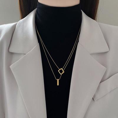 Geometrische Doppelschicht-Halskette aus Titanstahl: Lange, nicht verblassende, hochwertige Pulloverkette, perfektes Herbst-/Winteraccessoire für Damen