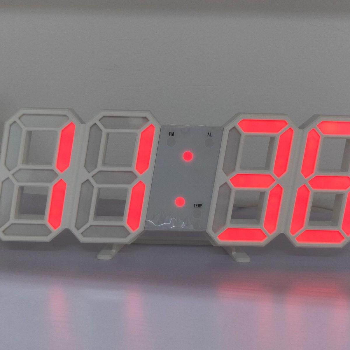 RGB Светящийся LED Настенный и Настольный Будильник - Бесшумный, Цветной, Трехмерный Дизайн для Гостиной.
