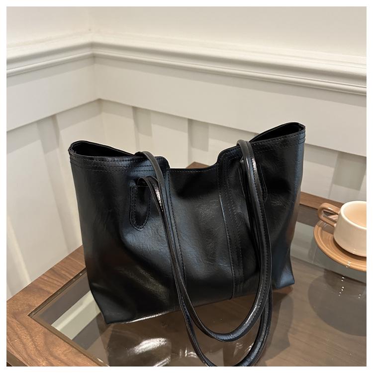 Korean Casual Large Capacity Women's Tote Bag - 2024 Trendy Simple Handbag for Versatile Commutes