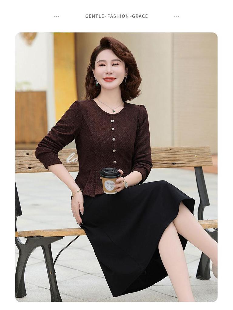 Elegantes Langarm-Kleid im Zweiteiler-Look für stilvolle Frauen mittleren Alters