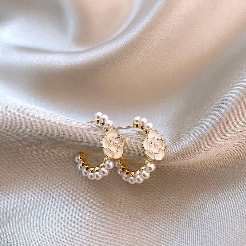 

White Flower C Shape Drop Earrings for Women Imitation Pearl Dangle Earrings Elegant Wedding Party Enamel Oil Plant Jewelry білий