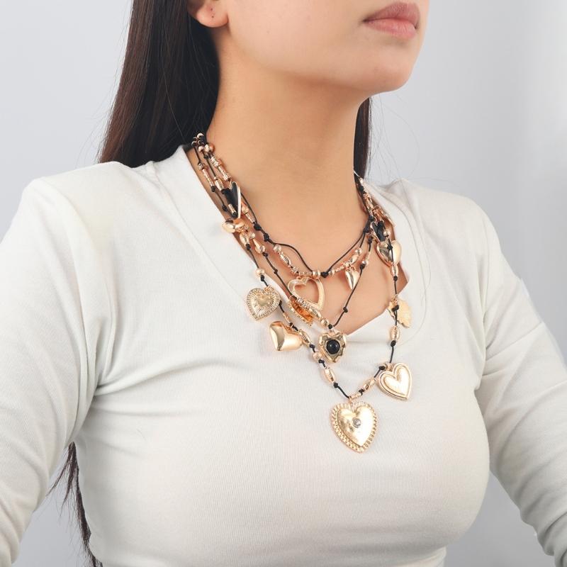 Gold Heart Pendant Necklace Multi Layered Neckchain for Women Adjustable Length Clavicle Chain Unique Valentine's Gift