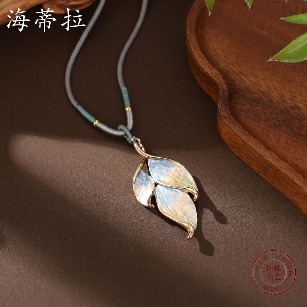 Neue Emaillefarbe unregelmäßiges Blatt gewebtes Seil langer Anhänger Damen Retro High-End Blatt lange Halskette