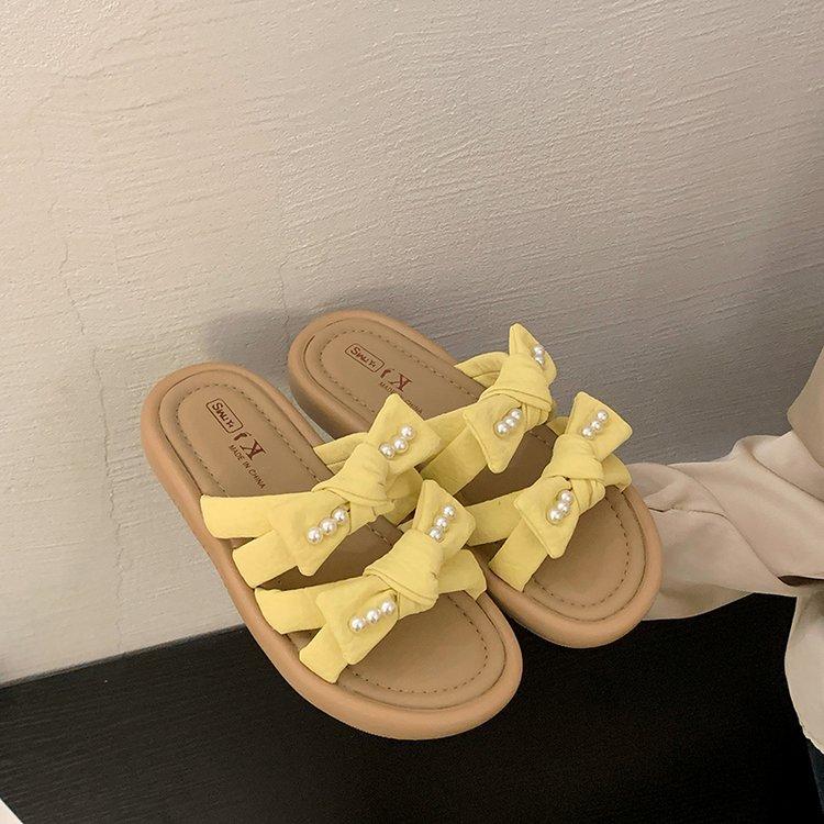 

Stepping on shit feels thick-soled one-word sandals for women s summer wear 2025 new French skirt pearl bow beach shoes 35