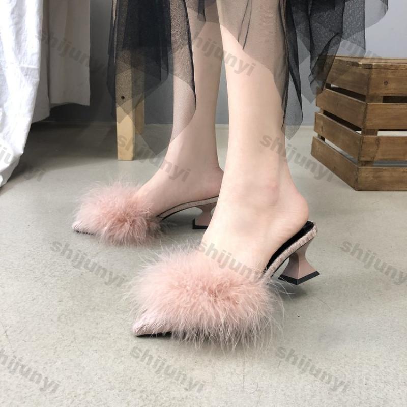 Demies-chaussures d'intérieur pour femme Nouvelles d'été Sexy Bout pointu Tempérament Talons hauts Pantoufles Mode féminine Pelucheuses Talons hauts Claquettes unies