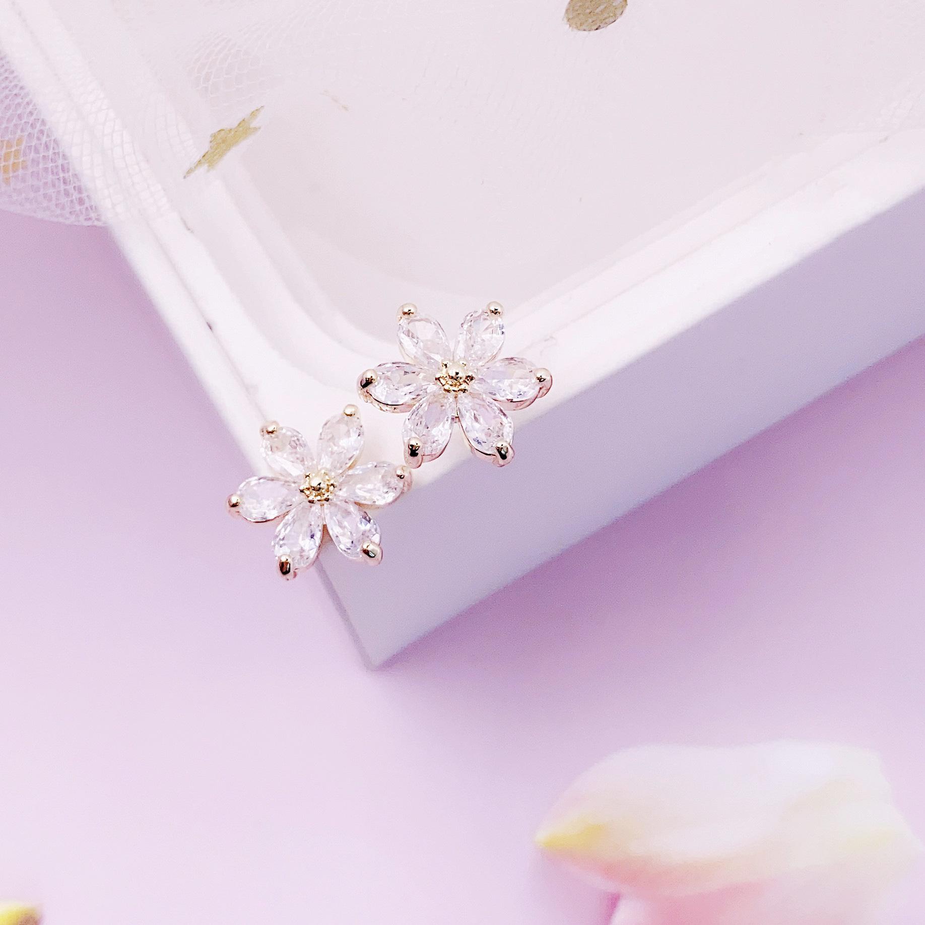 Petal zircon stud earrings, simple and versatile temperament, small personality, super flash earrings, earrings.