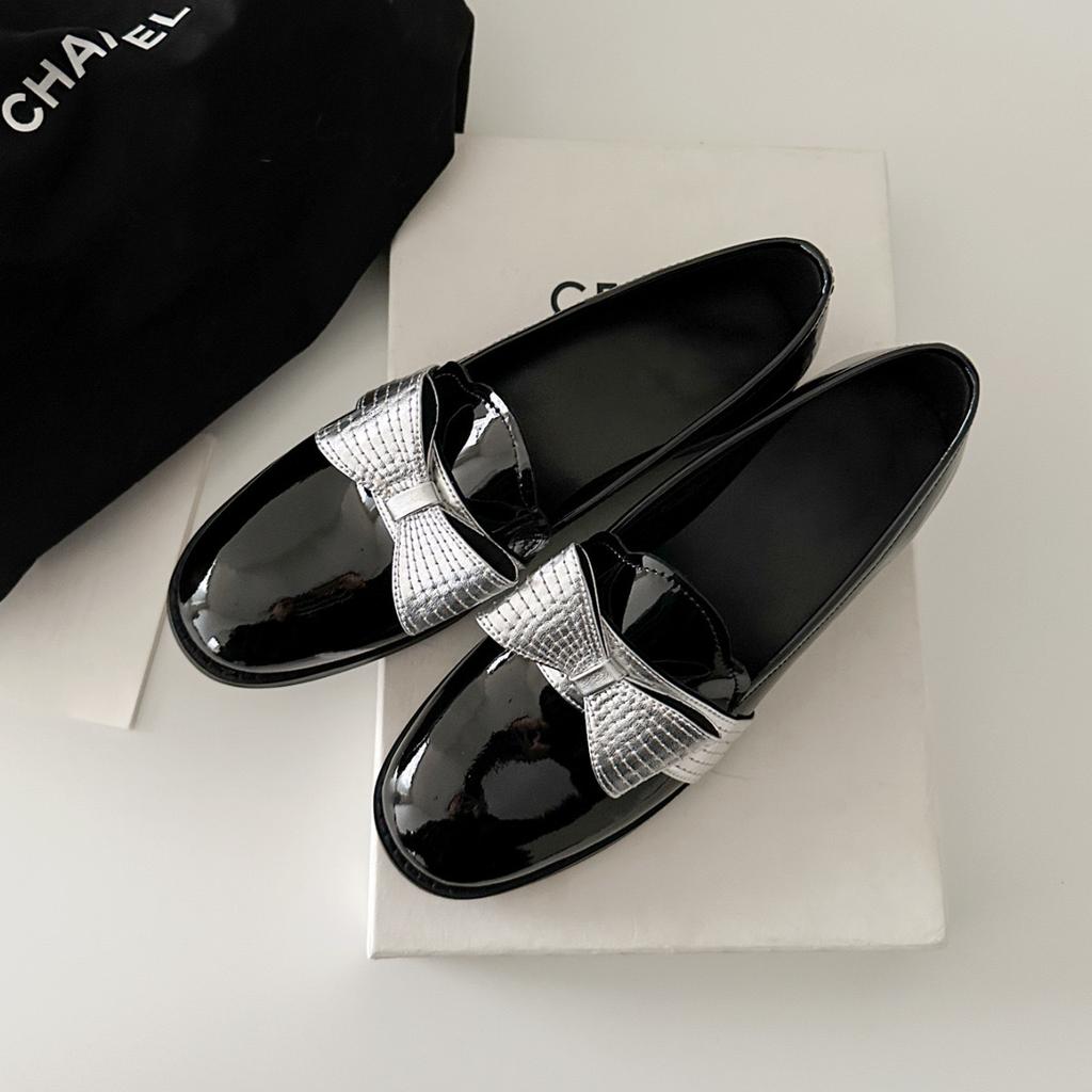 French bow one pedal round head patent leather thick heel loafers women's spring 2025 new small leather shoes single shoes