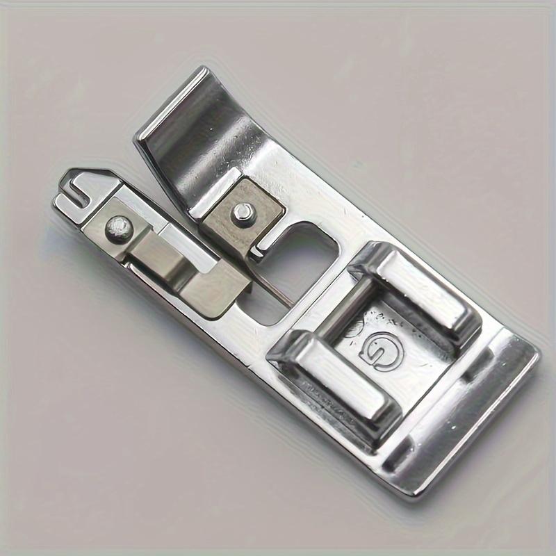 1pc Multifunctional Sewing Machine Accessory, Fabric Edge Sewing Foot with Brush, G-Hook Overlock Stitching Attachment for Home Use