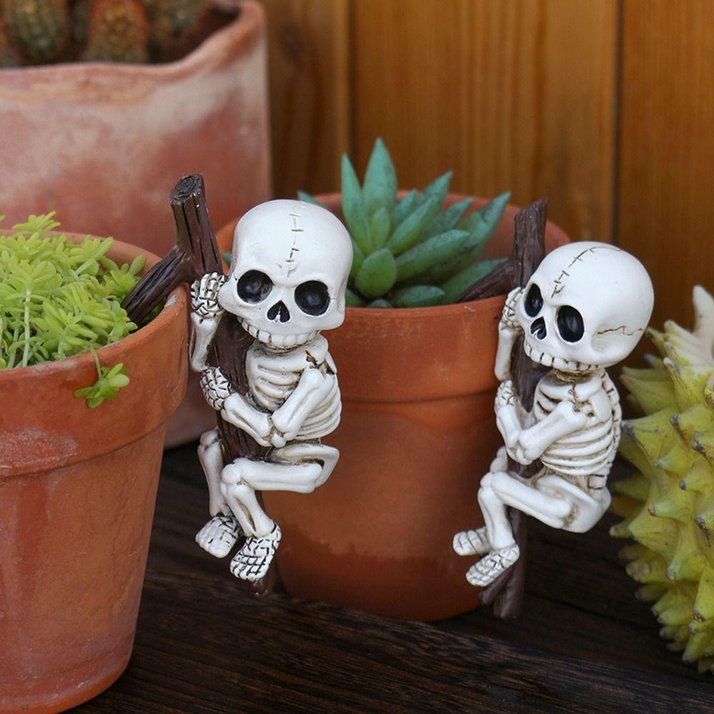 2Pcs Unique Skeleton Figurine Resin Halloween Skeleton Decor Outdoor Courtyard
