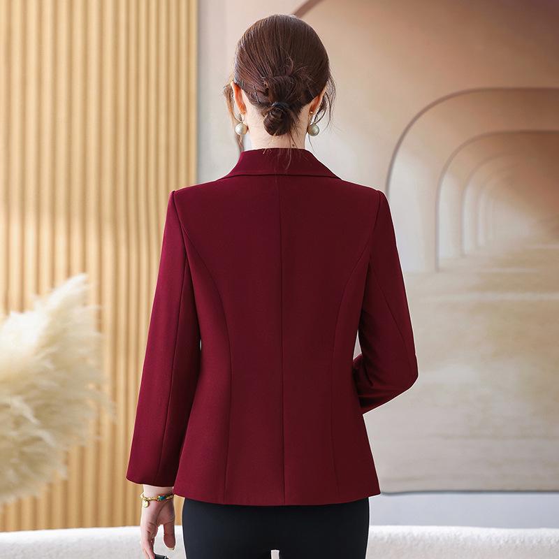 Podzimní móda Stylový kabát s klopami pro ženy středního věku 40-50 let - Elegantní krátký drobný design