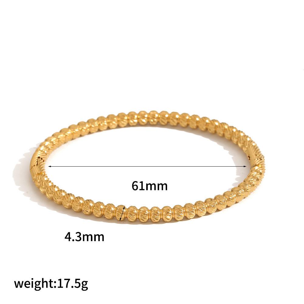 Retro Stainless Steel Bracelet For Ladies With Electroplated Finish For Casual Wear