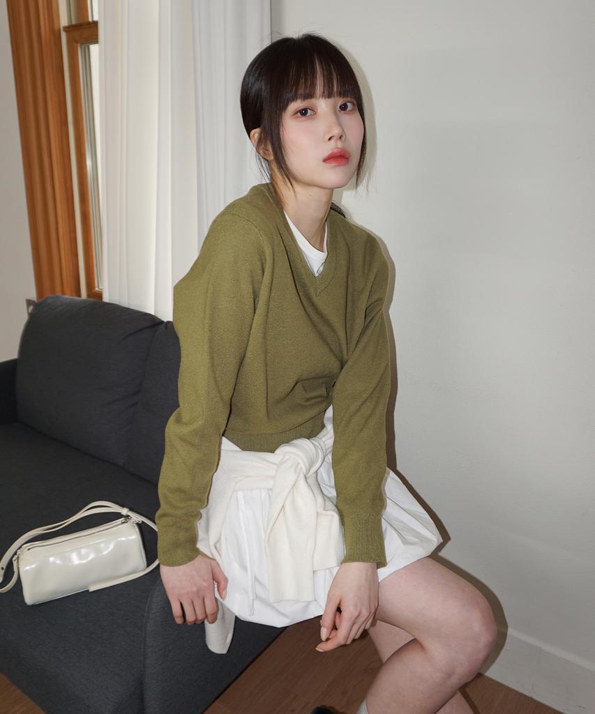MOOD INSIDE WOMAN (Woman) Essential Mood Crop V-Neck Knit_Ivory (A Type)