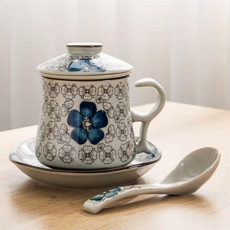 Modrobílý porcelánový šálek na čaj Keramický ručně malovaný Retro hrnek s oddělovačem na vodu a víčkem s filtrem Kancelářské šálky na čaj Nápojové nádobí