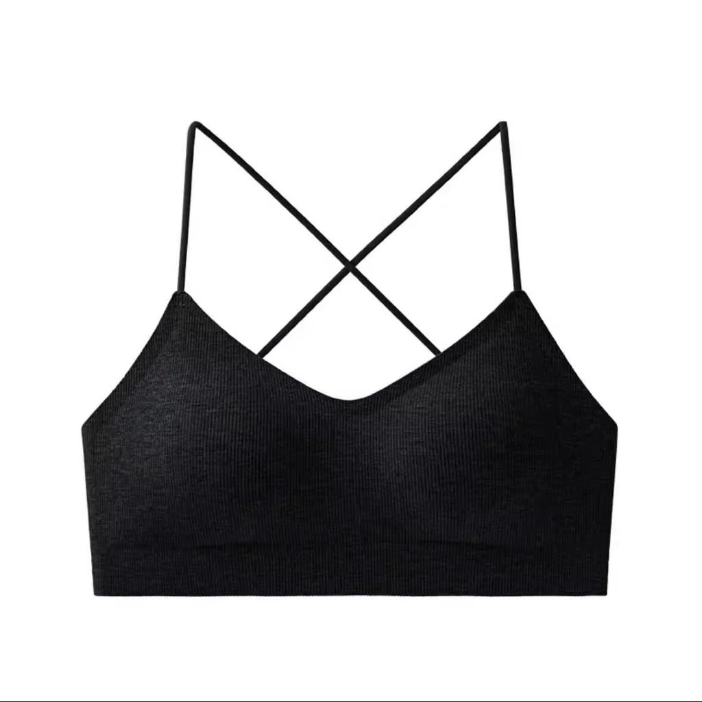 Back killing outer wear see-through outfit, thin shoulder straps crossed suspenders inside, beautiful back women's small breasts gather bras