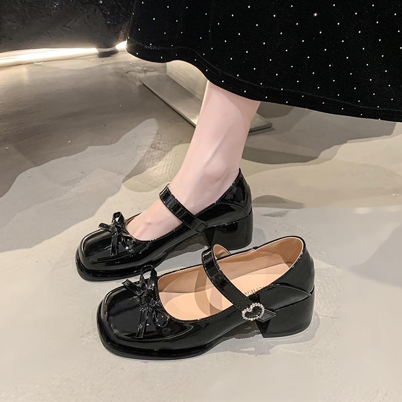 

French Mary Jane shoes women s 2025 new spring patent leather square head bow small leather shoes light mouth thick high heel single shoes 40 чёрный