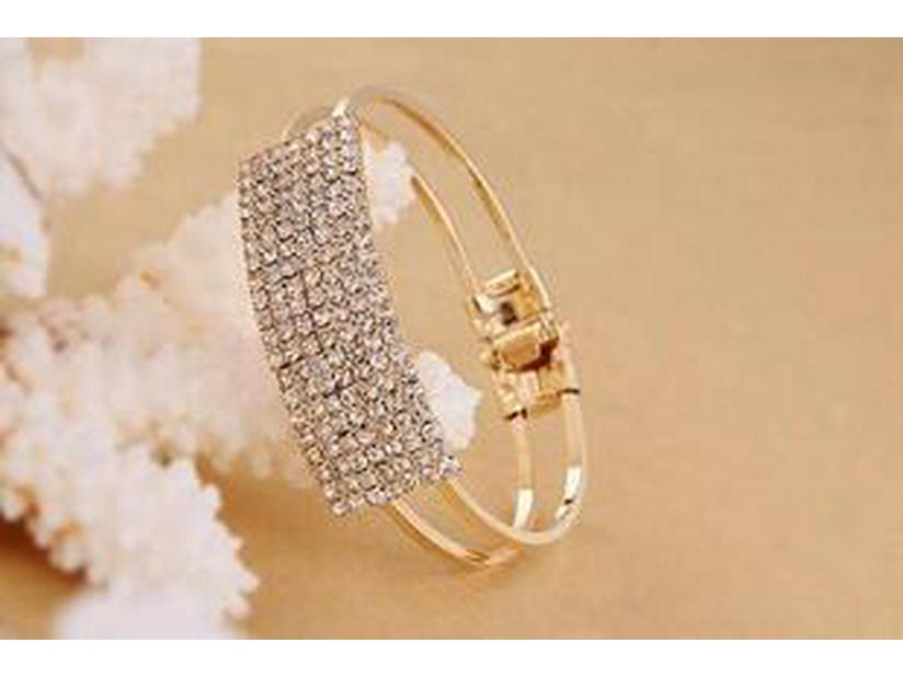 E002 Starry Diamond Chiffon Skirt with Elegant Celebrity Bracelet