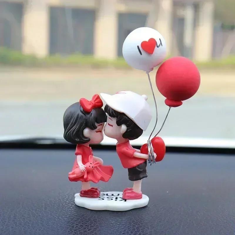 Cartoon Resin Couples Figurine Cute Lovers Balloon Ornament for Car Dashboard  Office Desktop Home Decor Lovely Kiss Miniatures