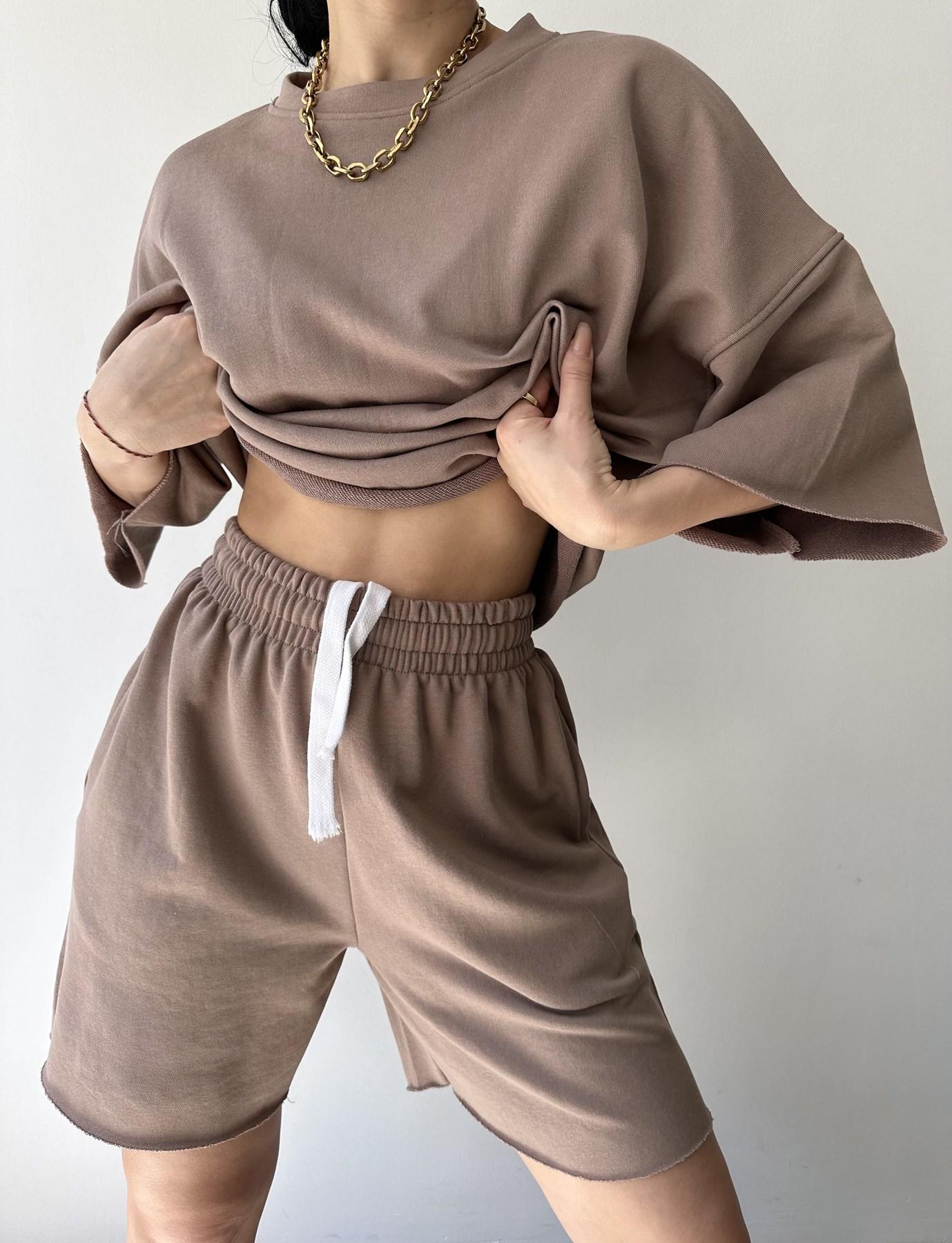 

MCLLCTN Gama Oversize Серо-серые шорты с футболкой