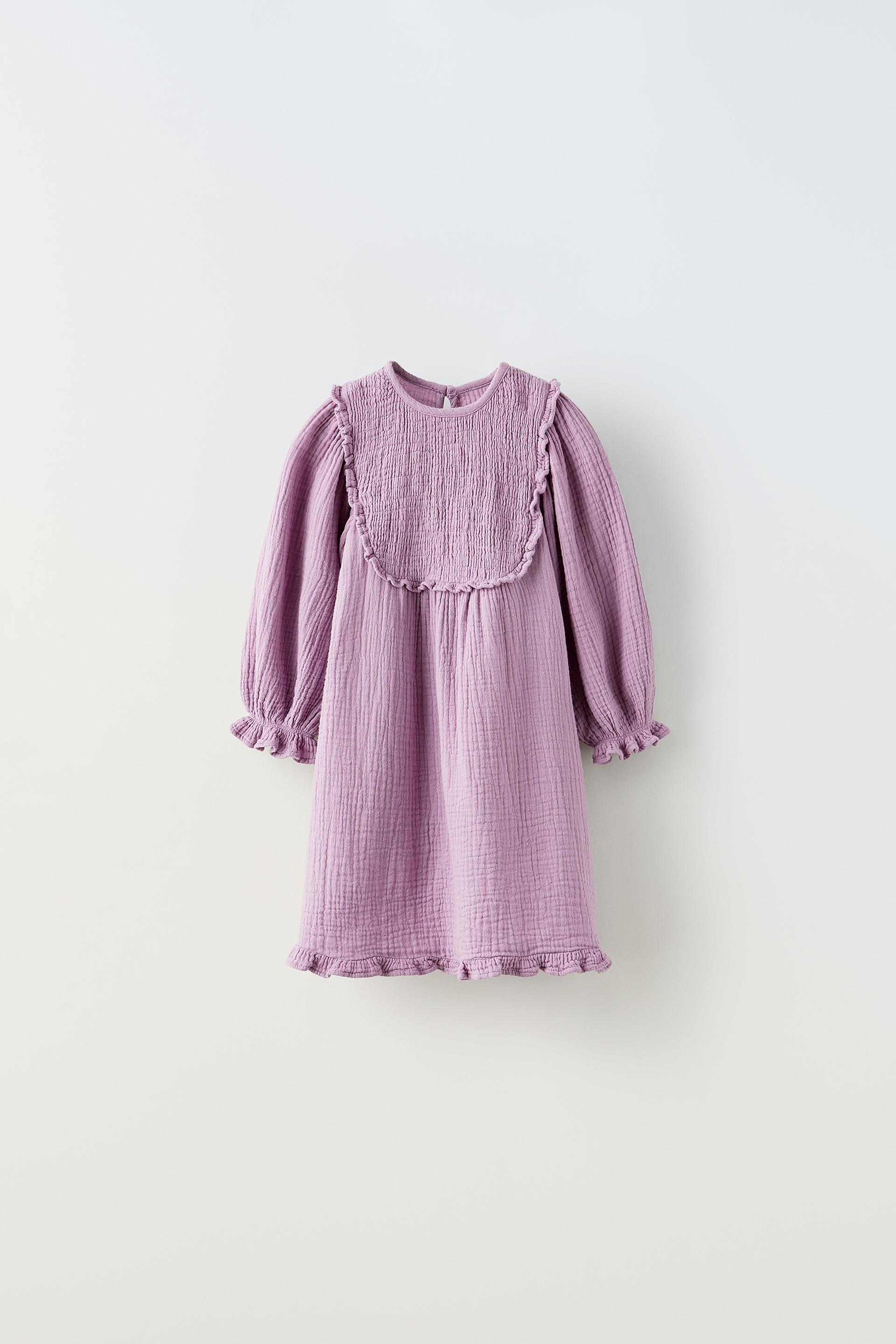 

ПЛАТЬЕ С ОБОРКАМИ НА НИМЕ