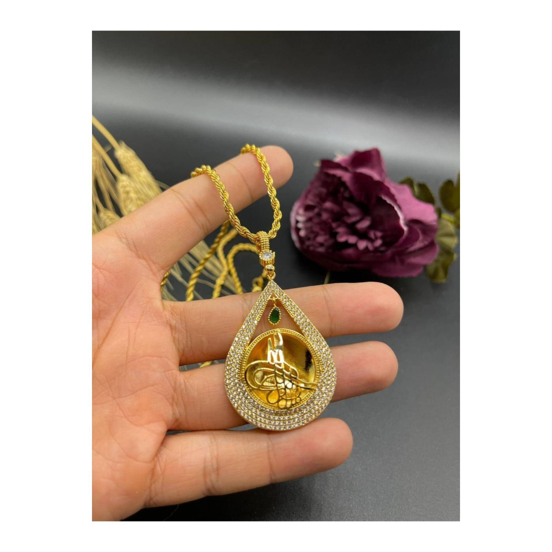 

22K Gold Plated Green Stone Detail Tugra Necklace