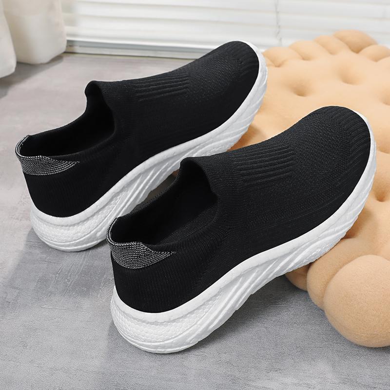 Women's shoes are lightweight, breathable, and casual sports shoes for summer. They are soft and come with free shipping