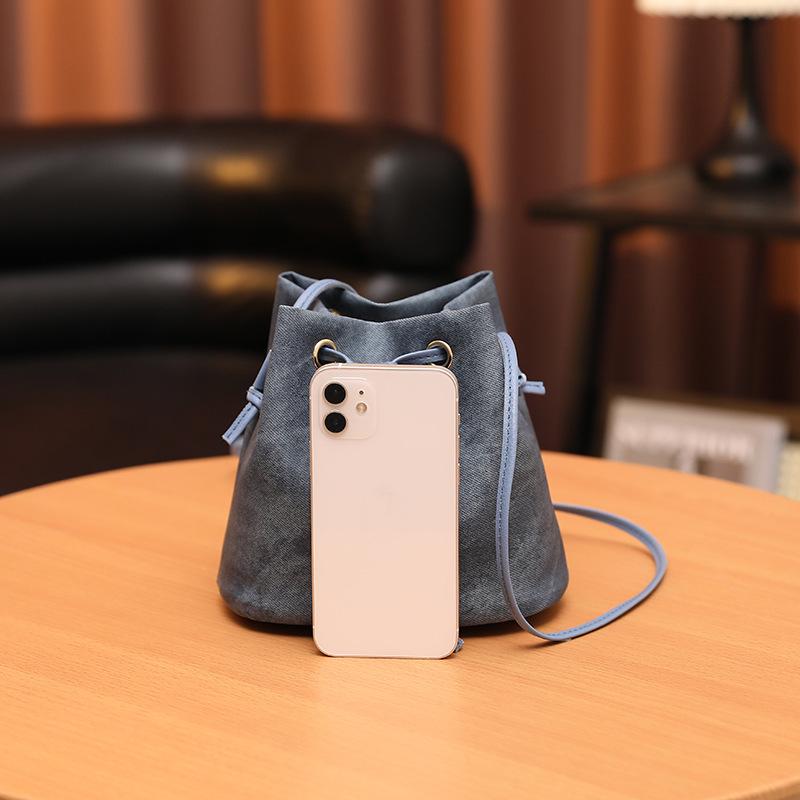 Niche Minimalist Drawstring Bucket Shoulder Bag 2025 – Versatile Fashion Trend Bag
