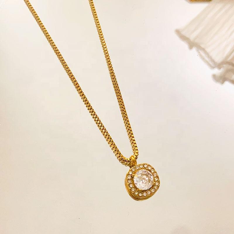 Light Luxury High-End Stainless Steel Necklace With Simple Design Exquisite and Versatile Collarbone Chain Pendant for Women