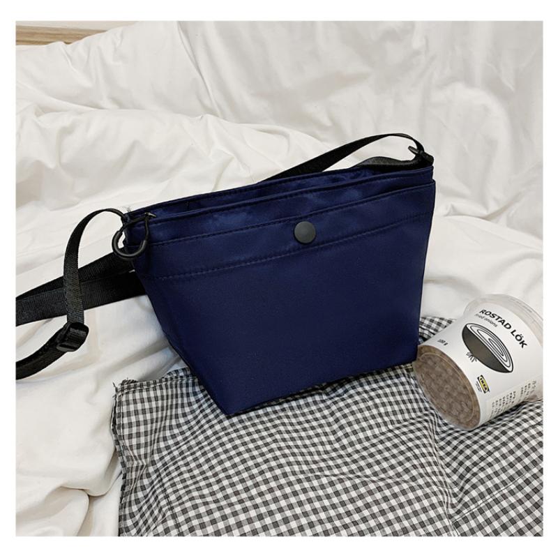 Kadın Crossbody Çanta için Modaya Uygun Tasarım Çok Yönlü Mini Su Geçirmez Kumaş Çanta Basit Omuz Çantası