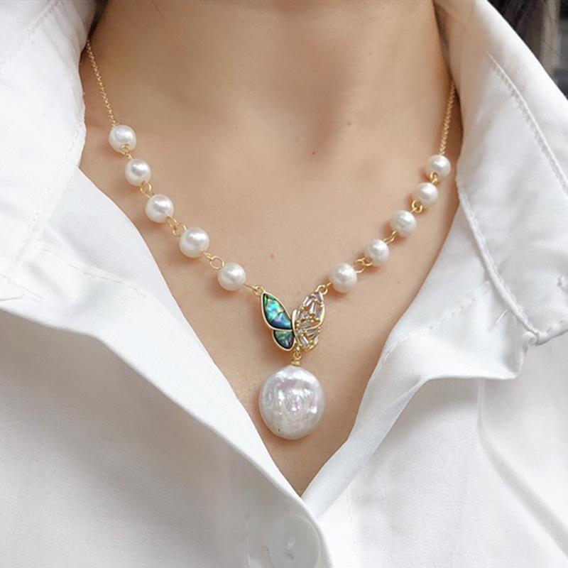 

Новое ожерелье из натурального пресноводного жемчуга для женской моды. Универсальная изысканная пуговица-бабочка. Персонализированная цепочка на воротнике с пуговицами в стиле барокко.