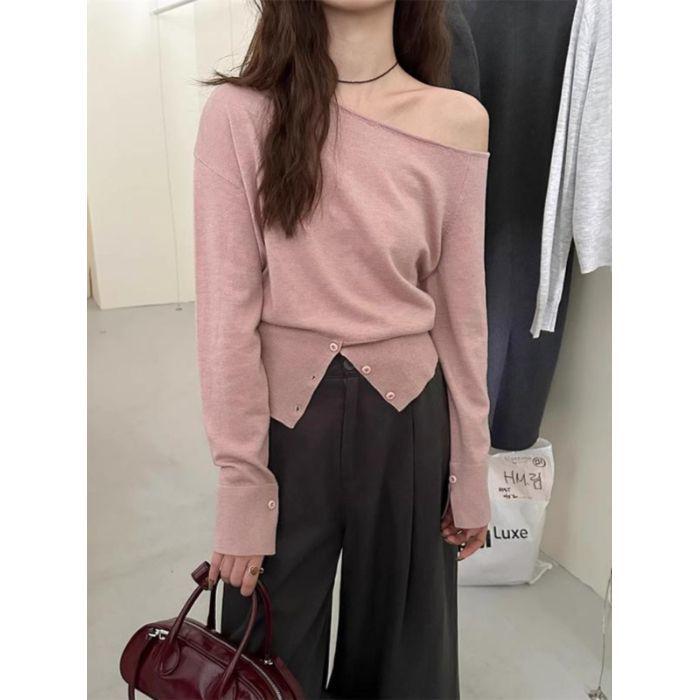 Design Sense Slanted Off-Shoulder Knit Top: Women's Slimming Long Sleeve, Autumn/Winter Collection, Small Size, Elegant and Versatile Fashion