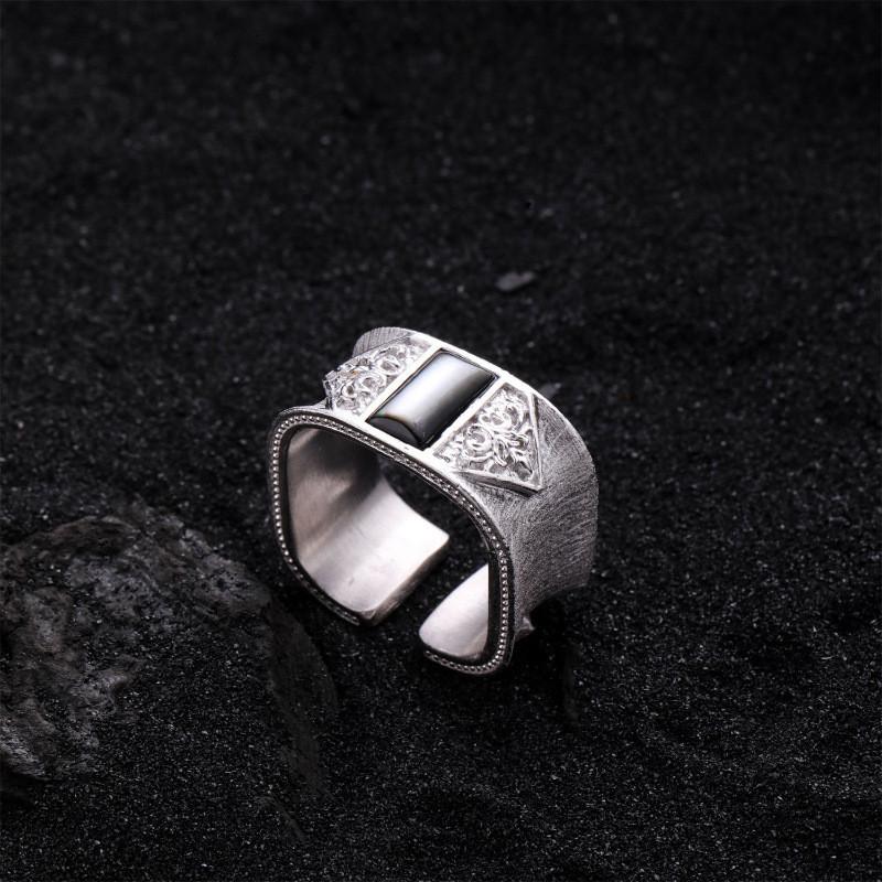 Unique Retro Chunky Black Square Adjustable Wide Ring For Women Stylish Vintage Appeal