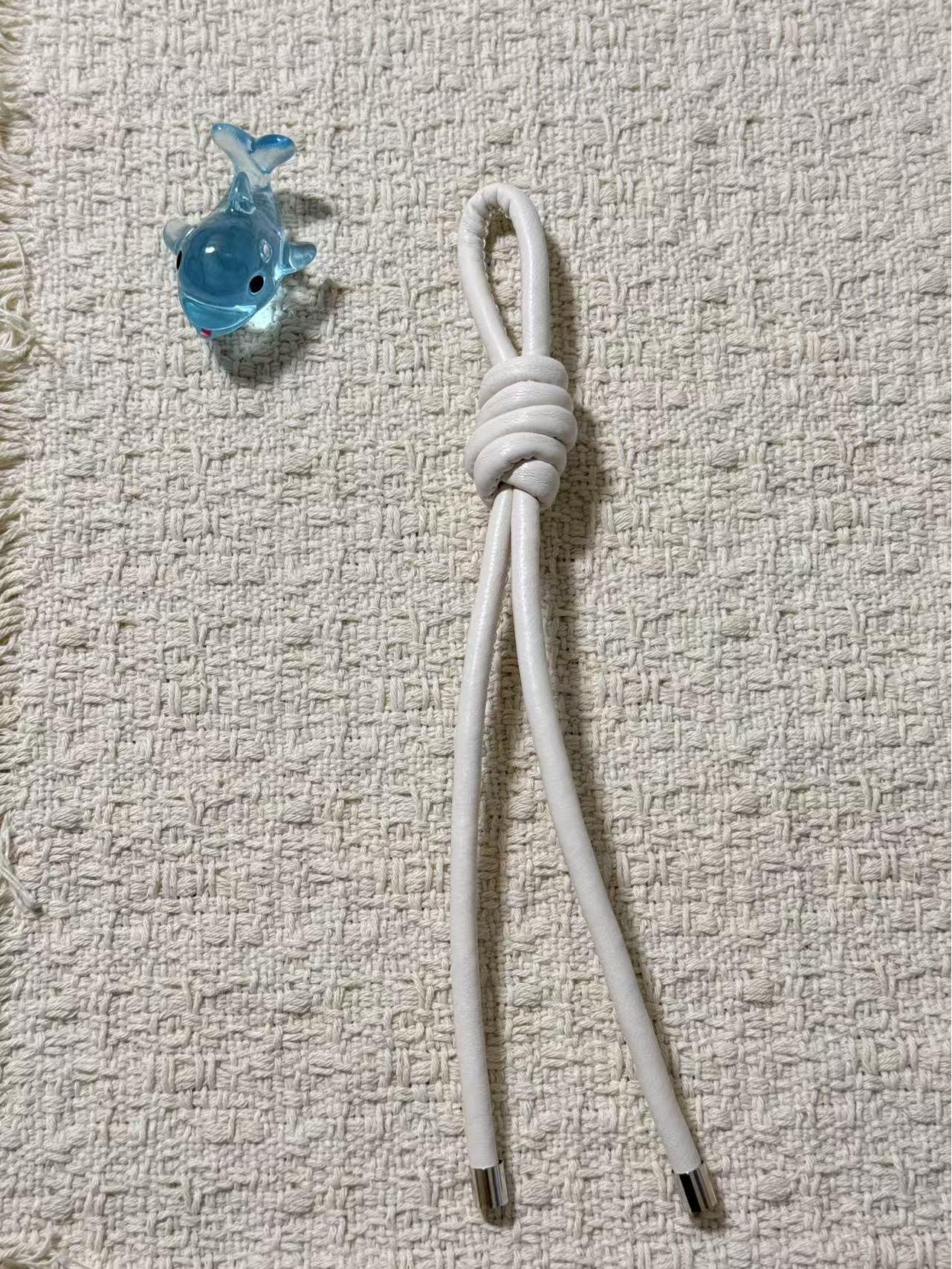 Stylish Leather DIY Car Keychain with Woven PU Rope Knot белый