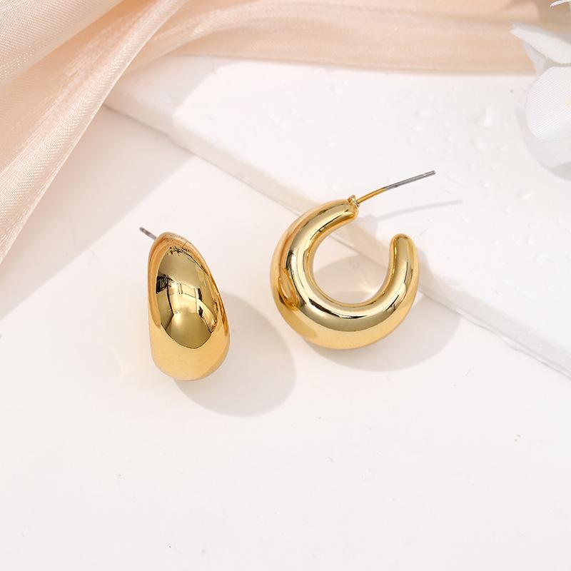 New product gold stud earrings light luxury retro geometric earrings feel fashionable and simple C-shaped gold stud earrings