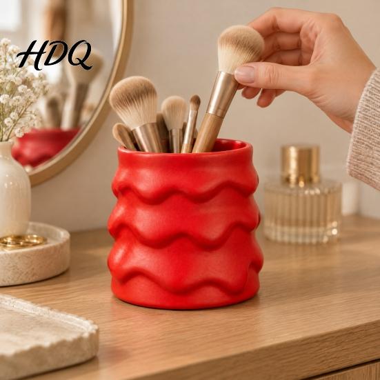 Modern Matte Finish Home Decor Christmas Tree Resin Ornament Multi-purpose Vase Pen Holder Makeup Functional for Shelves Brush Storage Container