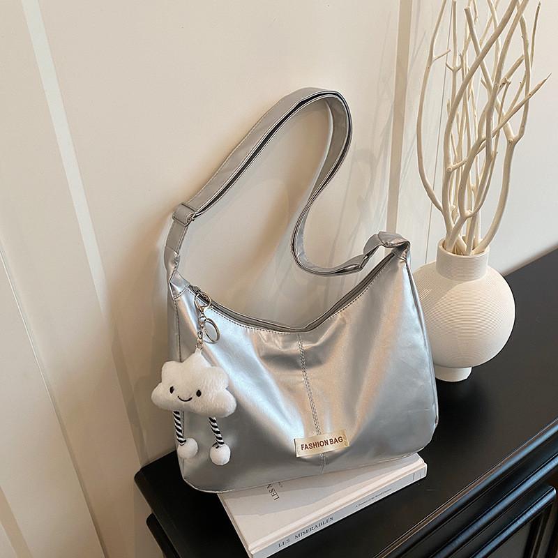 Simple Solid Color Letter Decoration Women Casual Shoulder Bag With Pendant For Daily Use