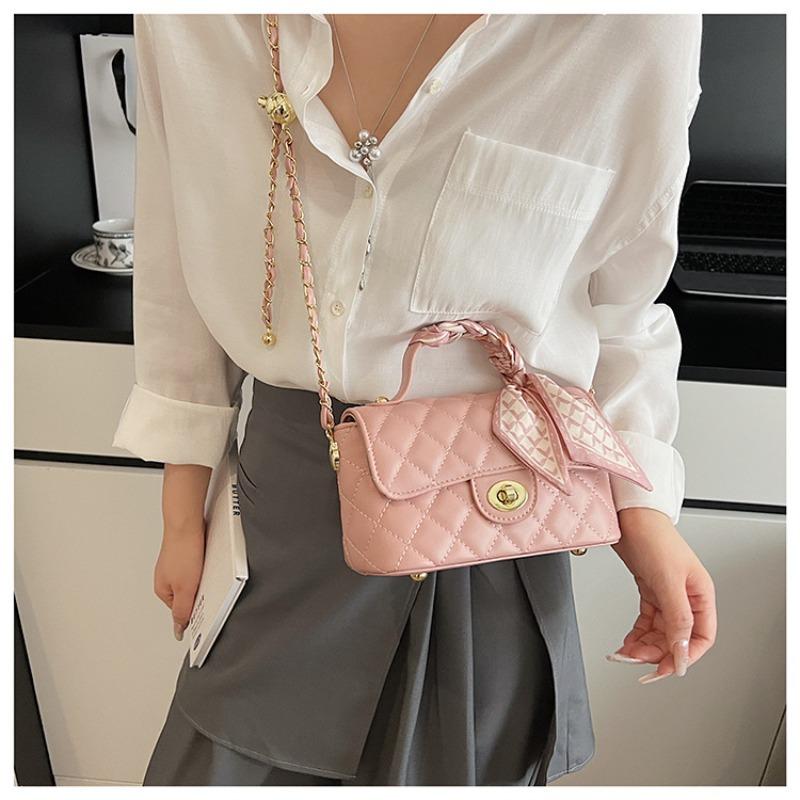 New Xiaoxiangfeng bag, diamond chain, small square bag, women's versatile messenger bag, commuter shoulder handbag.