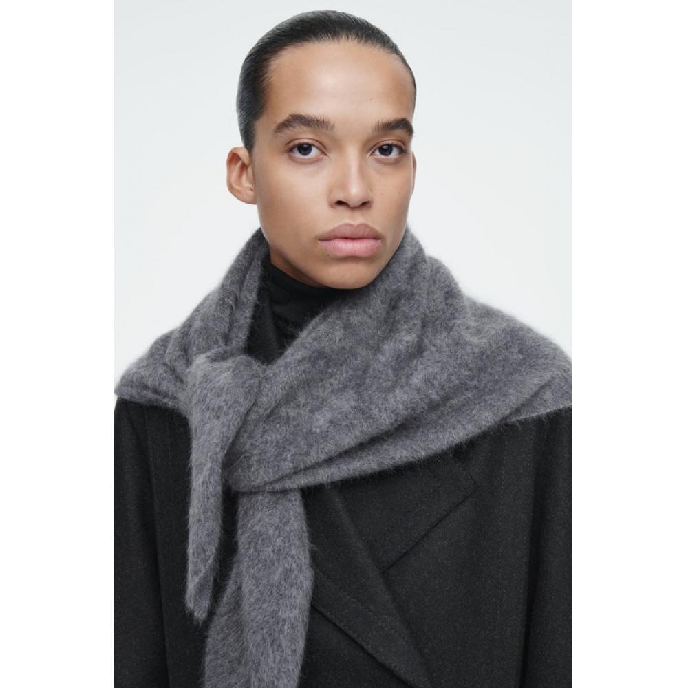 

COS Треугольный шарф из чистого японского кашемира с начесом dark gray/142x78