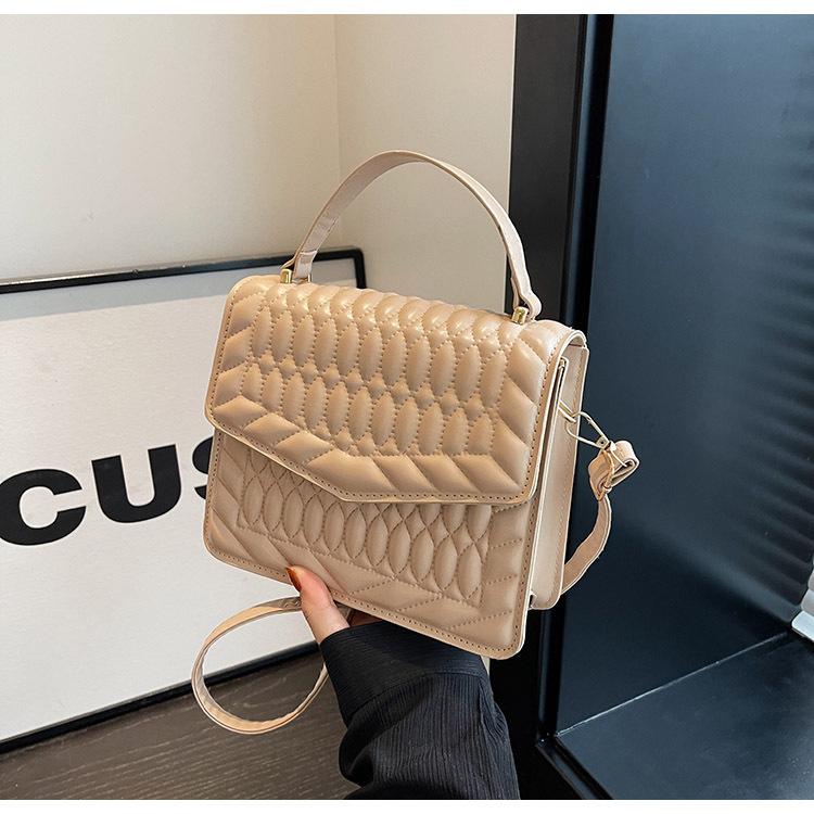 

2024 autumn and winter new fashion diamond embroidery thread small square bag foreign style portable messenger women s bag casual simple shoulder bag хакі