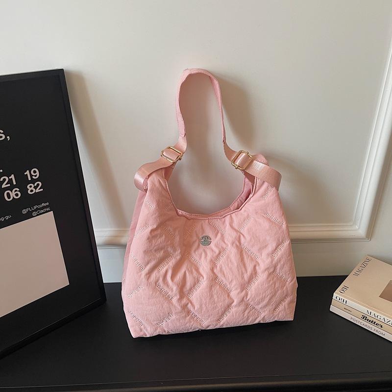 Rhombus embroidery thread bag women s large-capacity commuting simple tote bag casual versatile literary messenger bag розовый