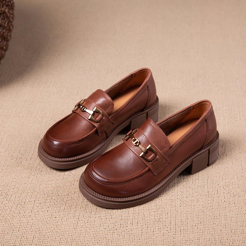 The first layer of cowhide loafers women's 2025 spring new one-pedal leather soft-soled casual commuting small leather shoes women's shoes