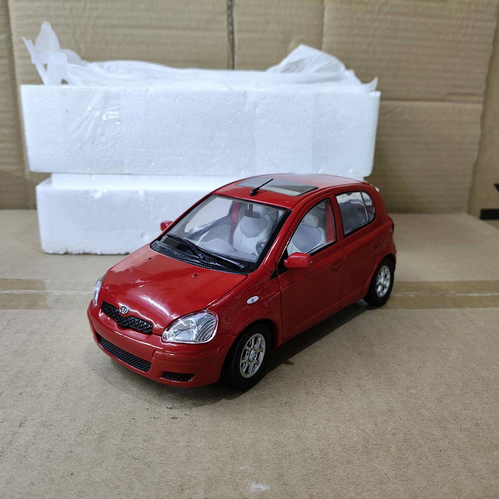 Die-cast 1:18 Scale TOYOTA VIZI Simulation Alloy Car Model Gift Toy Ornaments Birthday Gift Home Decoration
