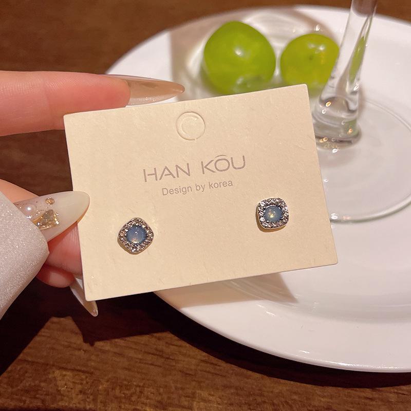 

Элегантные геометрические серьги с синими кристаллами: Корейский стиль, универсальная роскошь A1874