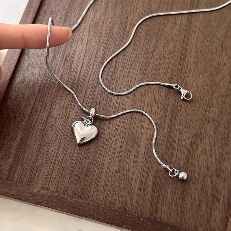 Simple Necklace Fashionable Heart Pendant Necklace Heart Neck Jewelry Perfect for Youthful Couple or Close Friend