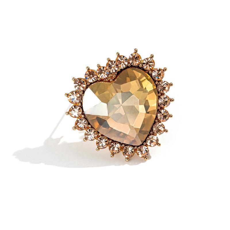 Bo Xin Yun Retro Crystal Heart Brooch - Fashionable Lapel Pin Accessory