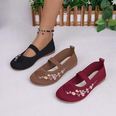 Zapatos de mamá talla grande, zapatos de verano de malla hueca, zapatos para personas de mediana edad y mayores, estilo étnico casual de un solo pedal, zapatos bordados de tejido ligero, tallas 36-44