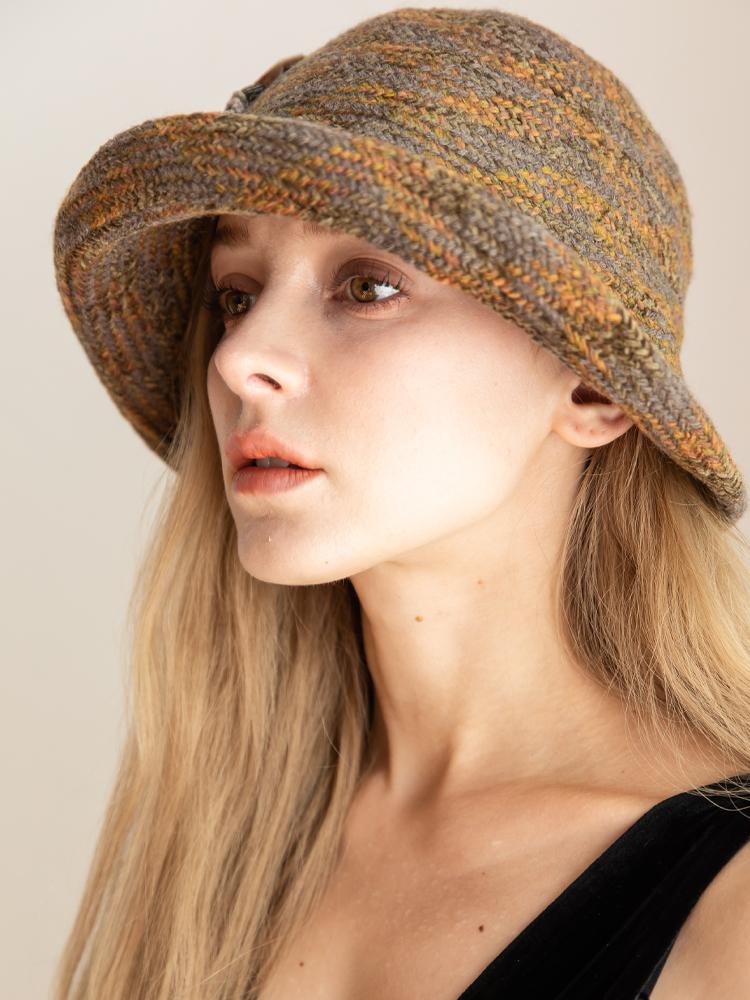 Kaliseumontapone Daisy Heritage Knit Bucket Hat