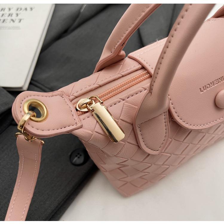 Women's Fashion Knitted Dumpling Handbag: Trendy, Large-Capacity Chic Crossbody for Commute